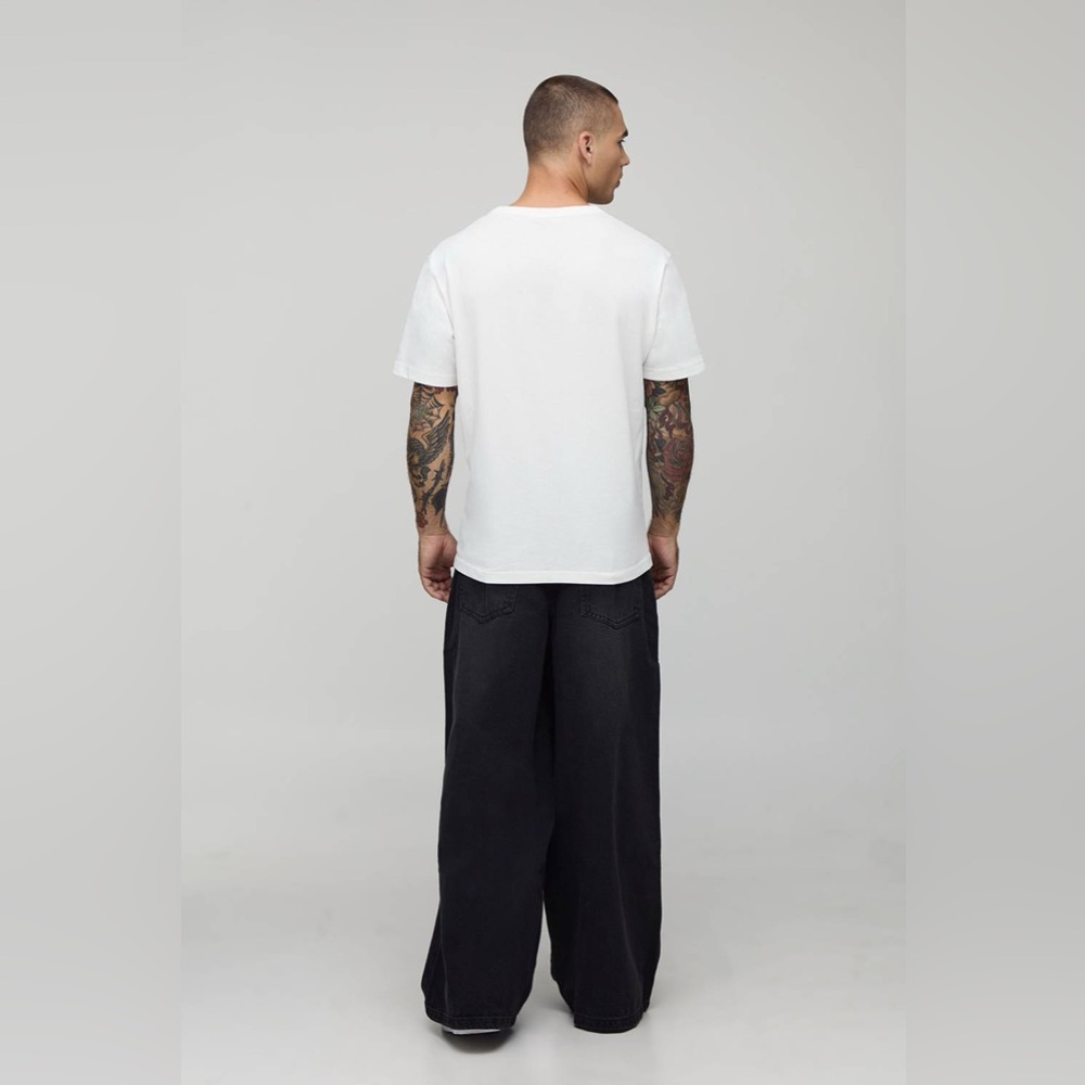 BoohooMAN Super Baggy Rigid Washed Jeans in washed black - Picture 2 of 13